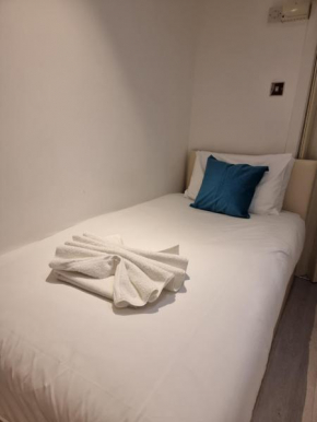 F2- Basement Studio Fits 1 Near Paddington
